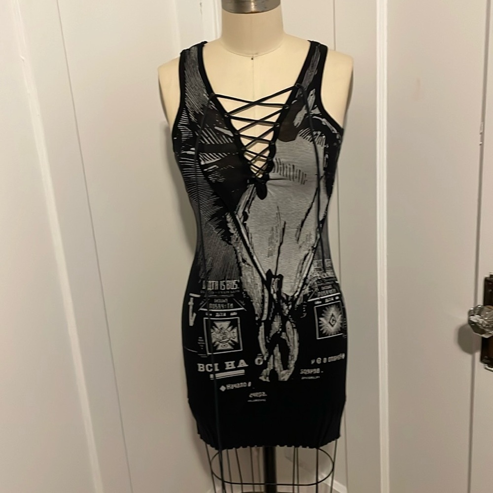 SALVAGE “DEATH IS BUSY EVERYWHERE” dress
med